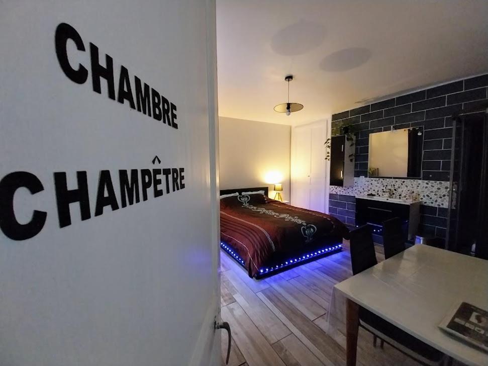 Hotel Au Pays D'Angeline La Pacaudière Pokoj fotografie